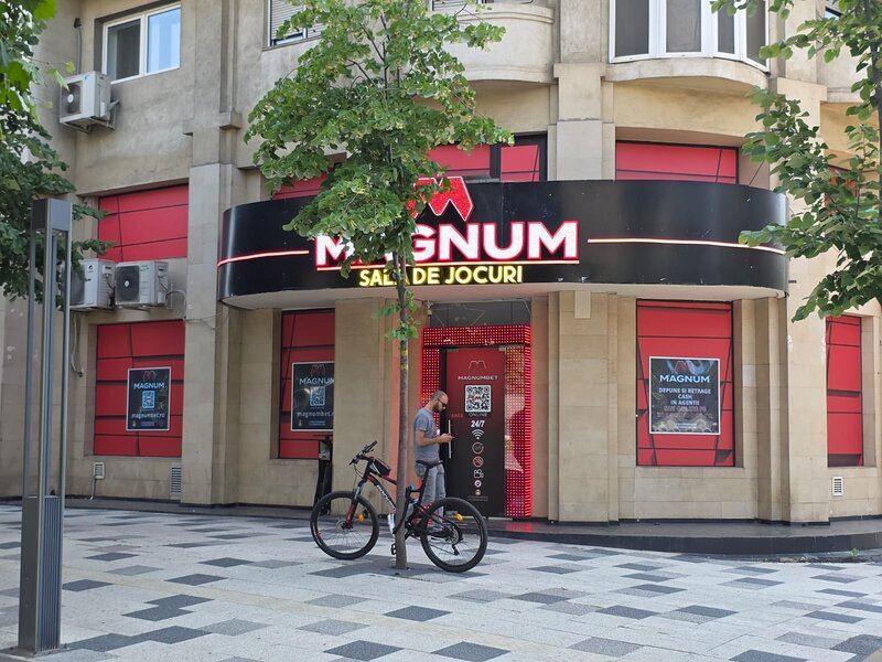 Decebal, bulevard, Piata Alba Iulia, Bucuresti.